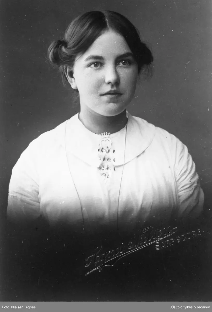 Portrett av lærerinne Marie Andresen Utne.