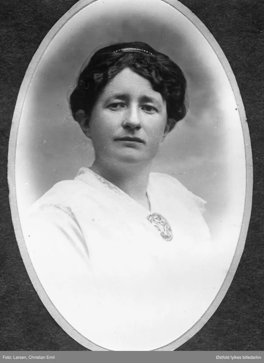 Portrett av Martha Kingsrød, bestyrerinne på Kolstad Pleiehjem.