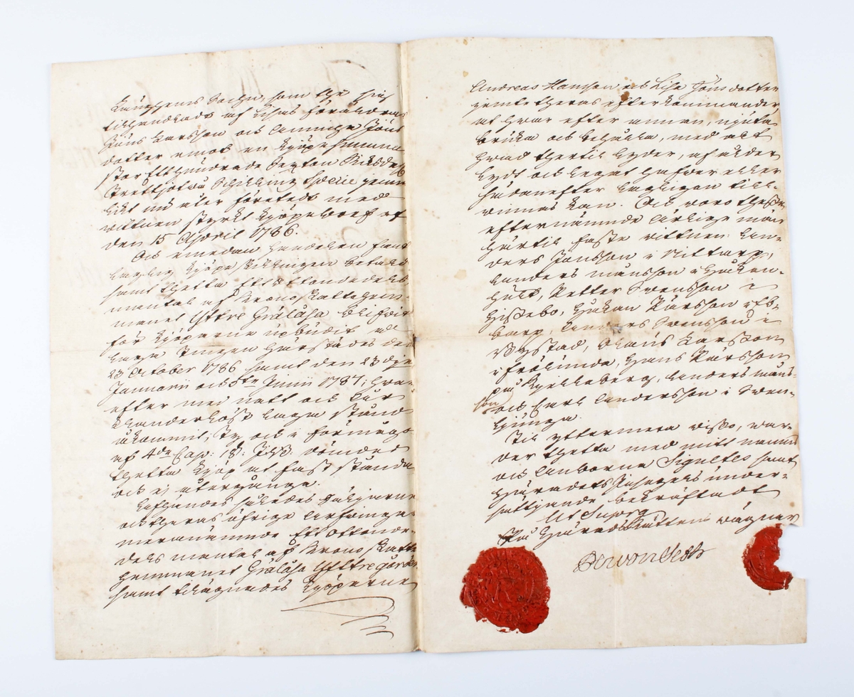 Fastebrev utfärdade av Pehr, von Seth, i Svenljunga 4 juni 1788 på Grälåsa Yttregård, Länghems socken, Kinds härad, jämte köpebrev för detsamma 15 april 1786. Diverse pappersark med handskriven text och stämplade med röda lacksigill.