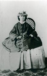 Porträtt av Gustava Adelsköld. Dottern Bib Adelsköld har til