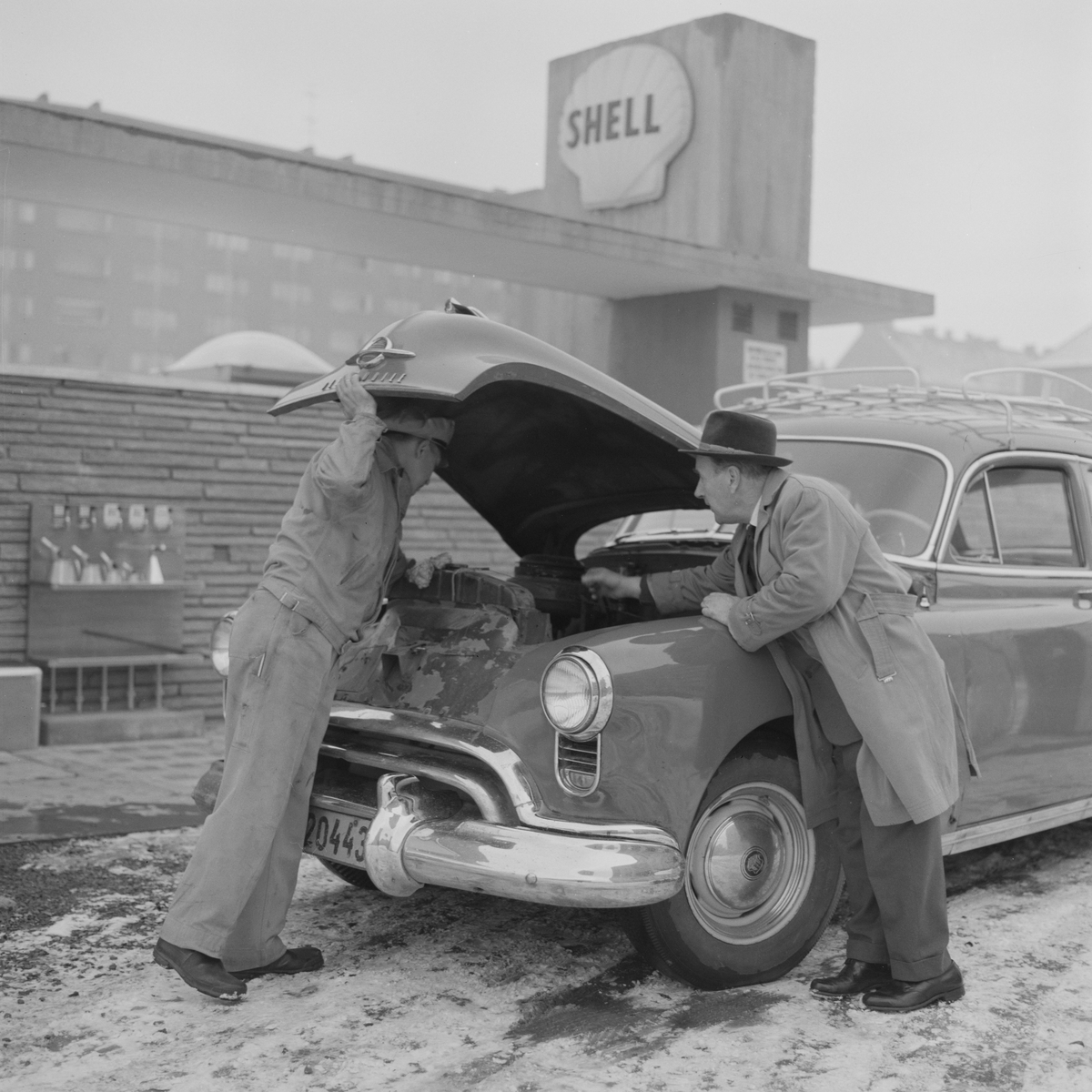 Norske Shell A/S, foto av ny bensinstasjon på Marienlyst