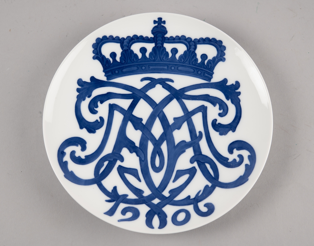 Monogram med krone.