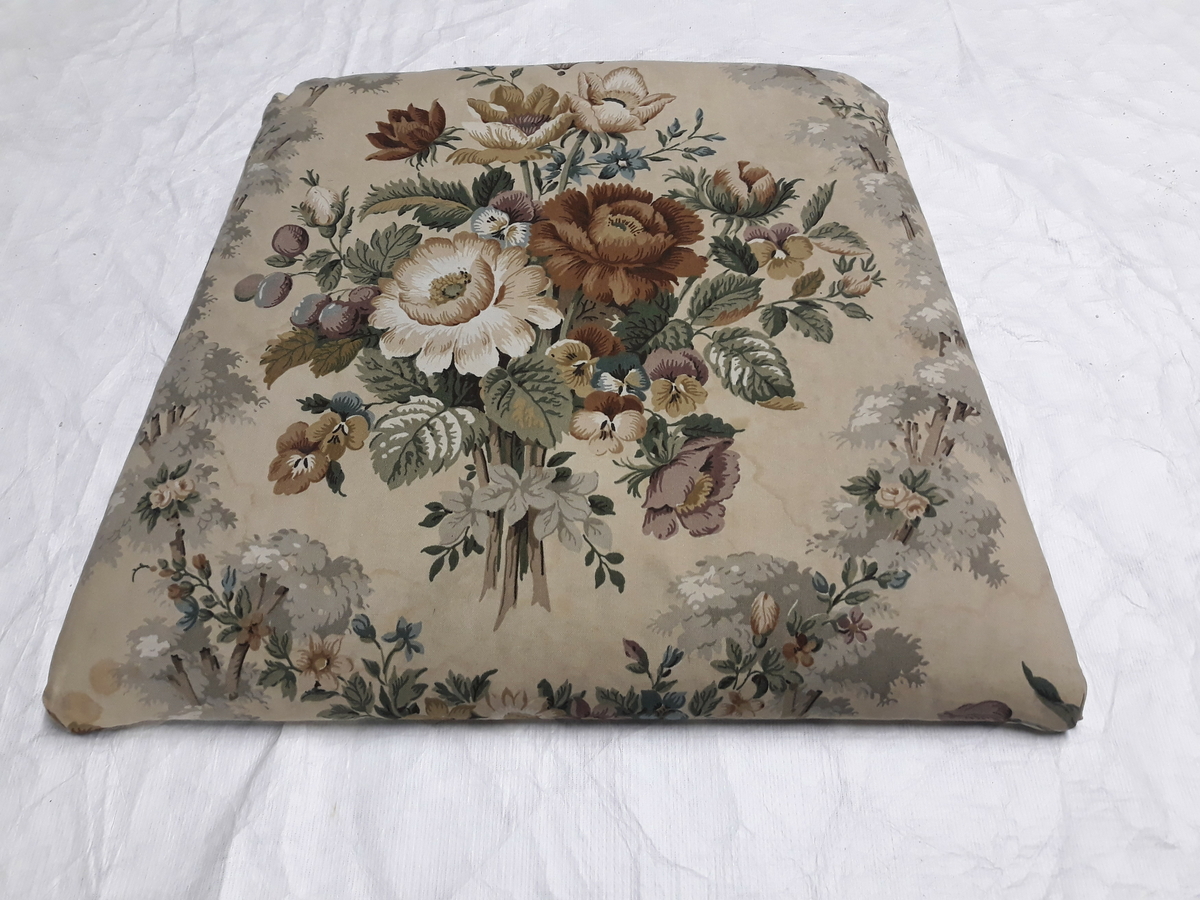 Løst sete med sekundært trekk.