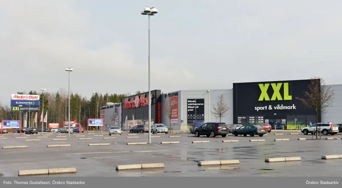 Parkering vid Media Markt och XXL