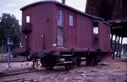 Gammel sporrenser Xs 23498 på Flesberg stasjon på Numedalsba