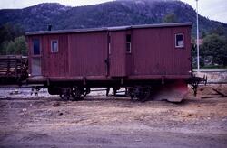 Gammel sporrenser Xs 23498 på Flesberg stasjon på Numedalsba