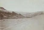 Fotografi från första svenska Antarktisexpeditionen 1901-1904. Vy över kargt islandskap.