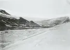 Fotografi från första svenska Antarktisexpeditionen 1901-1904. Vy över berg, snö och is.