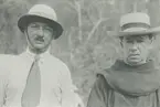 Fotografi från expedition till Peru 1920. Porträtt av två man med hattar. Mannen till vänster kan vara kartografen Nils Pallin.