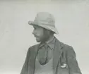 Fotografi från expedition till Peru 1920. Porträtt av man med skägg och hatt.