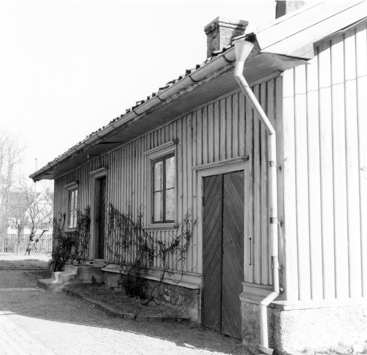 Mindre trähus i kv. Alströmer.