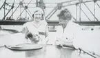 Fotografi från låda märkt Bernt Balchen. Balchen var norsk-amerikansk flygare, polarforskare och militär. Motiv av Bernt Balchen, hans hustru Emmy och Tony Fokker år 1930.