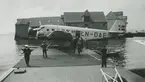 Fotografi från låda märkt Bernt Balchen. Balchen var norsk-amerikansk flygare, polarforskare och militär. Motiv av flygbåt i vatten.