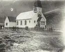 Bild från expedition i Antarktisområdet. Motiv av kyrka vid berg.