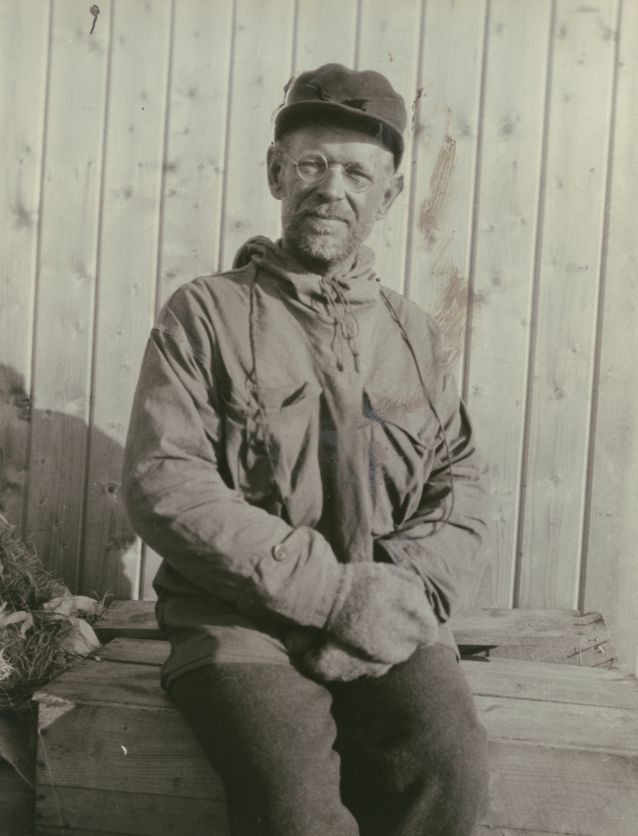 Hans Jakob Konrad Wilhelmsson (W:son) Ahlmann, född 14 november 1889, död 1974, var en svensk geograf.  Ahlmann disputerade 1915 vid Stockholms högskola på en doktorsavhandling om Ragundasjön.
