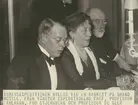 Fotografi från Ahlmannexpeditionen 1931. Motiv av Ahlmann på bankett på Grand Hotel för att hylla ishavsexpeditionen.