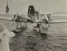 Fotografi från svenska undsättningsexpeditionen 1928. Motiv av flygbåten 