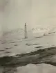 Fotografi från svenska undsättningsexpeditionen 1928. Motiv av förtöjningsmast i King's Bay.