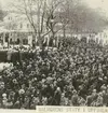 Fotografi från svenska undsättningsexpeditionen 1928. Motiv från avtäckningen av Finn Malmgrens staty i Uppsala.