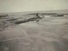 Diverse bilder från Fred Goldbergs samling. Motiv av man som sitter på klippor vid havet.