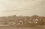 Fotografi från Albin Ahrenbergs resa till Grönland 1929. Vy över stad.
