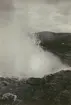 Fotografi från Albin Ahrenbergs resa till Grönland 1929. Motiv av gejser  på island som sprutar upp vatten.