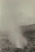 Fotografi från Albin Ahrenbergs resa till Grönland 1929. Motiv av gejser i bergslandskap.