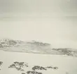 Fotografi från Albin Ahrenbergs resa till Grönland 1929. Vy över snötäckt bergslandskap.