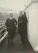 Fotografi från Ahlmannexpeditionen 1931. Motiv av Mosby och Scholander på båt.