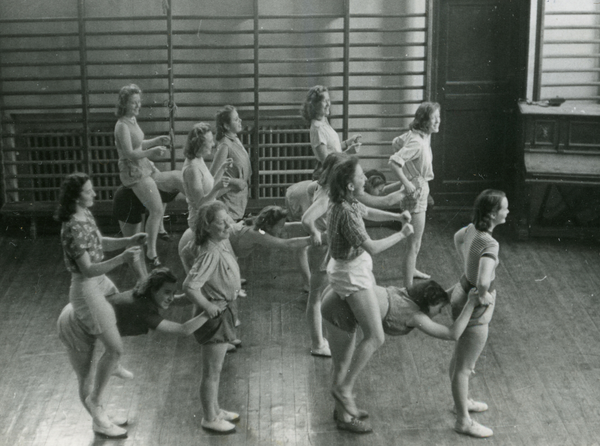 Undervisning i kroppsøving på Oslo lærerskole i 1950-åra.