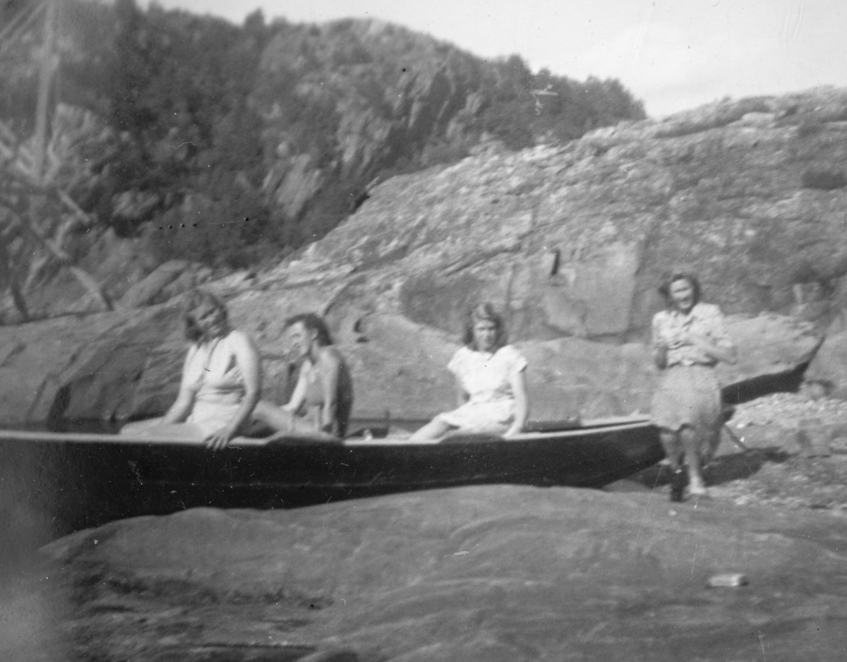 Badeliv i Bamble i 1947.  Dei var på hytte tilhøyrande Hvalvik.