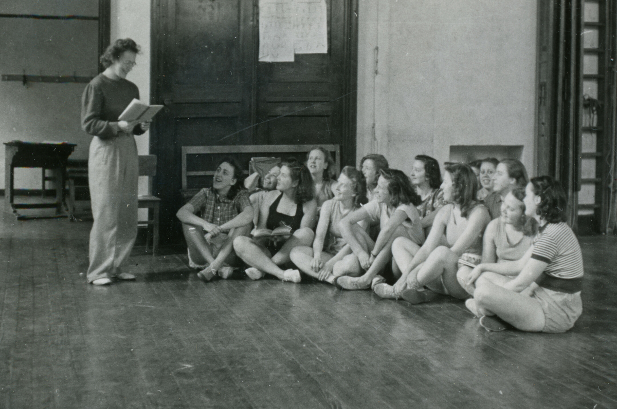 Undervisning i kroppsøving på Oslo lærerskole i 1950-åra.