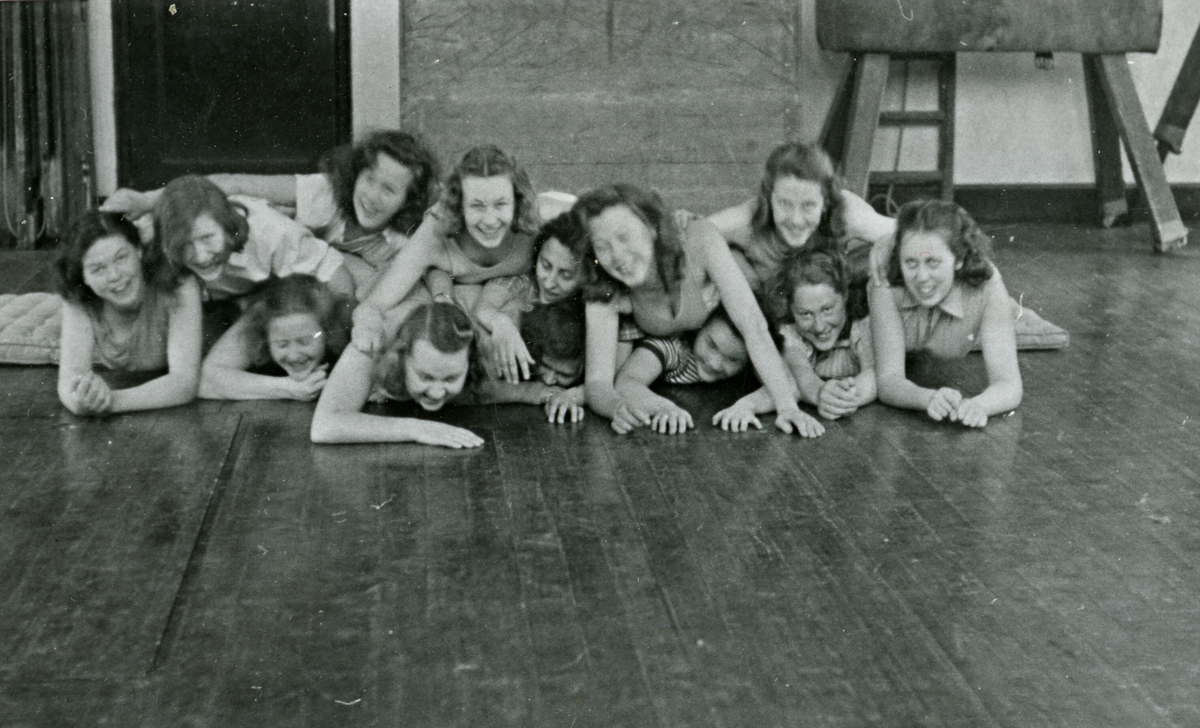 Undervisning i kroppsøving på Oslo lærerskole i 1950-åra.