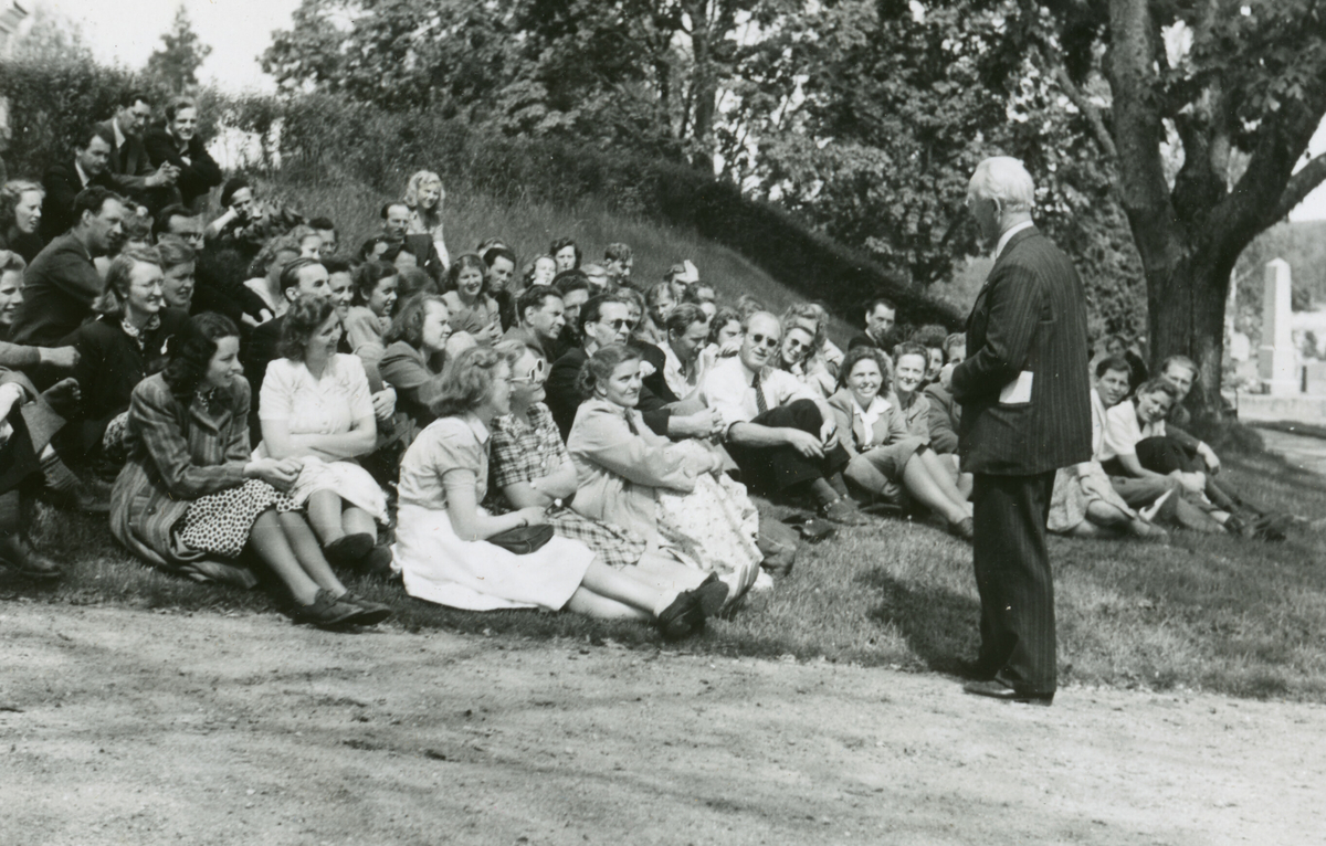 Serie med bilde frå ei eller fleire reiser med lærarskulestudentar på 1950-talet.