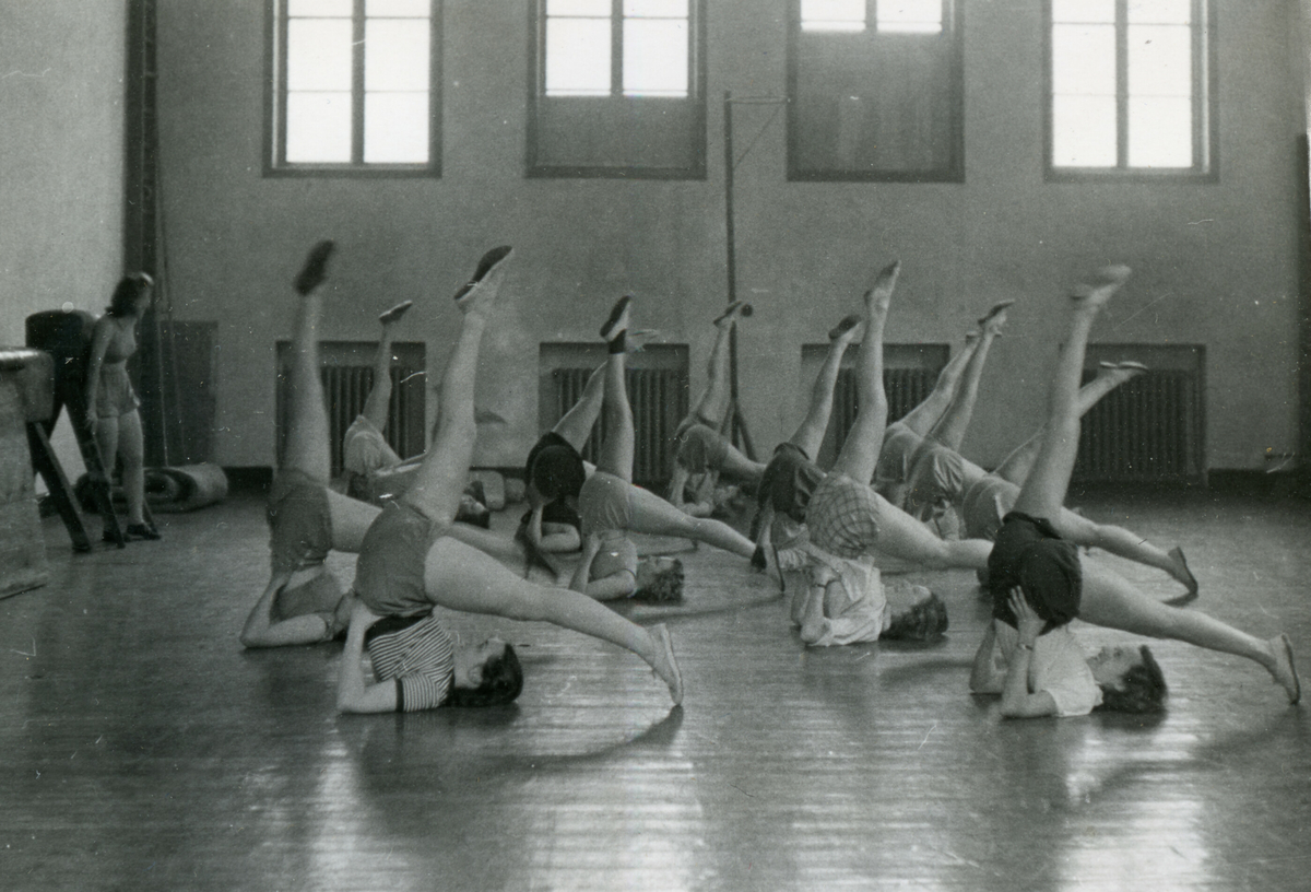 Undervisning i kroppsøving på Oslo lærerskole i 1950-åra.