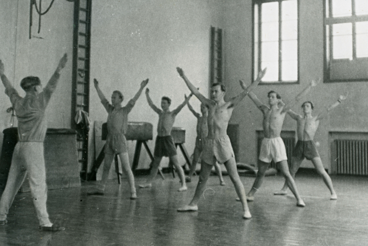 Undervisning i kroppsøving på Oslo lærerskole i 1950-åra.