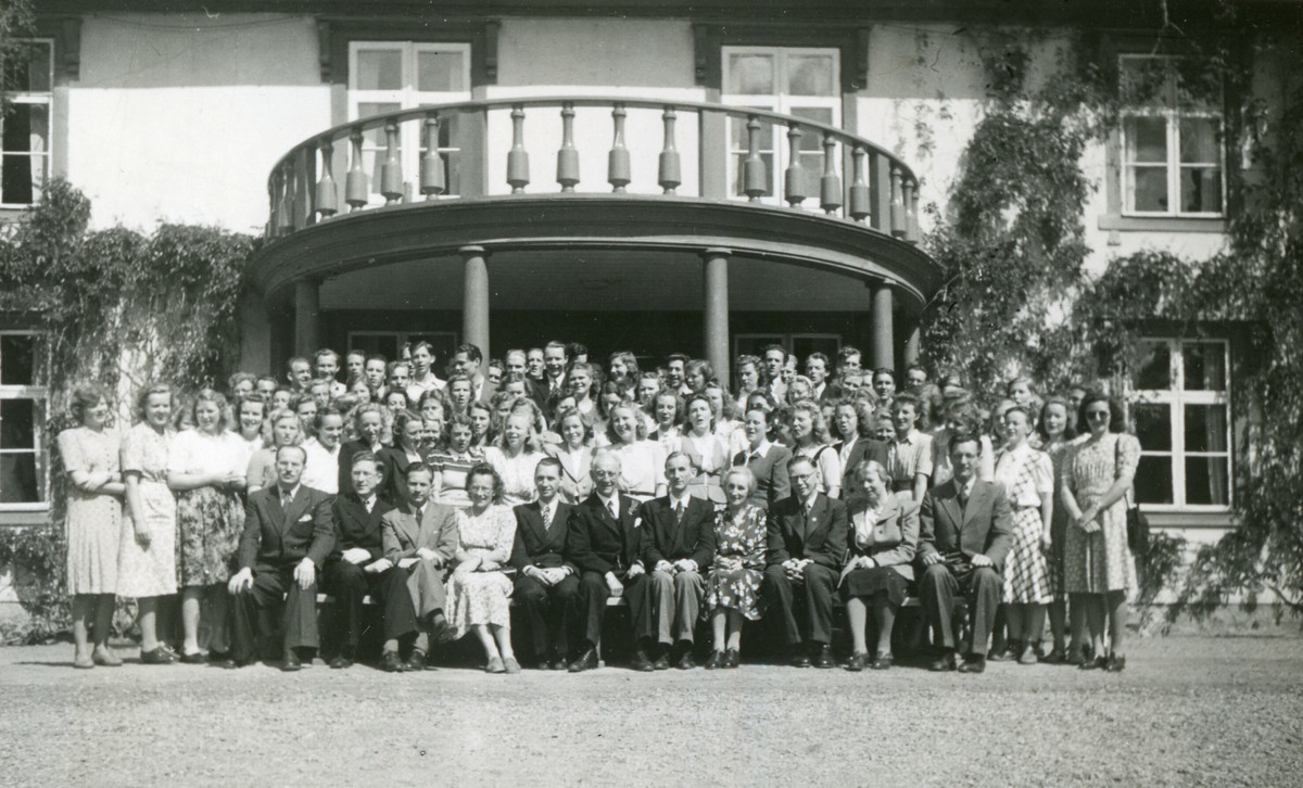 Serie med bilde frå ei eller fleire reiser med lærarskulestudentar på 1950-talet.