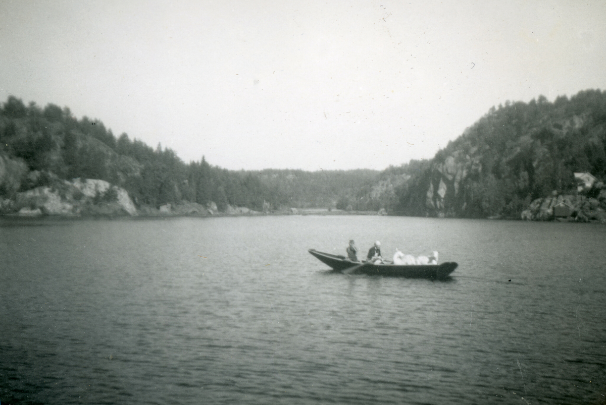 Badeliv i Bamble i 1947.  Dei var på hytte tilhøyrande Hvalvik.