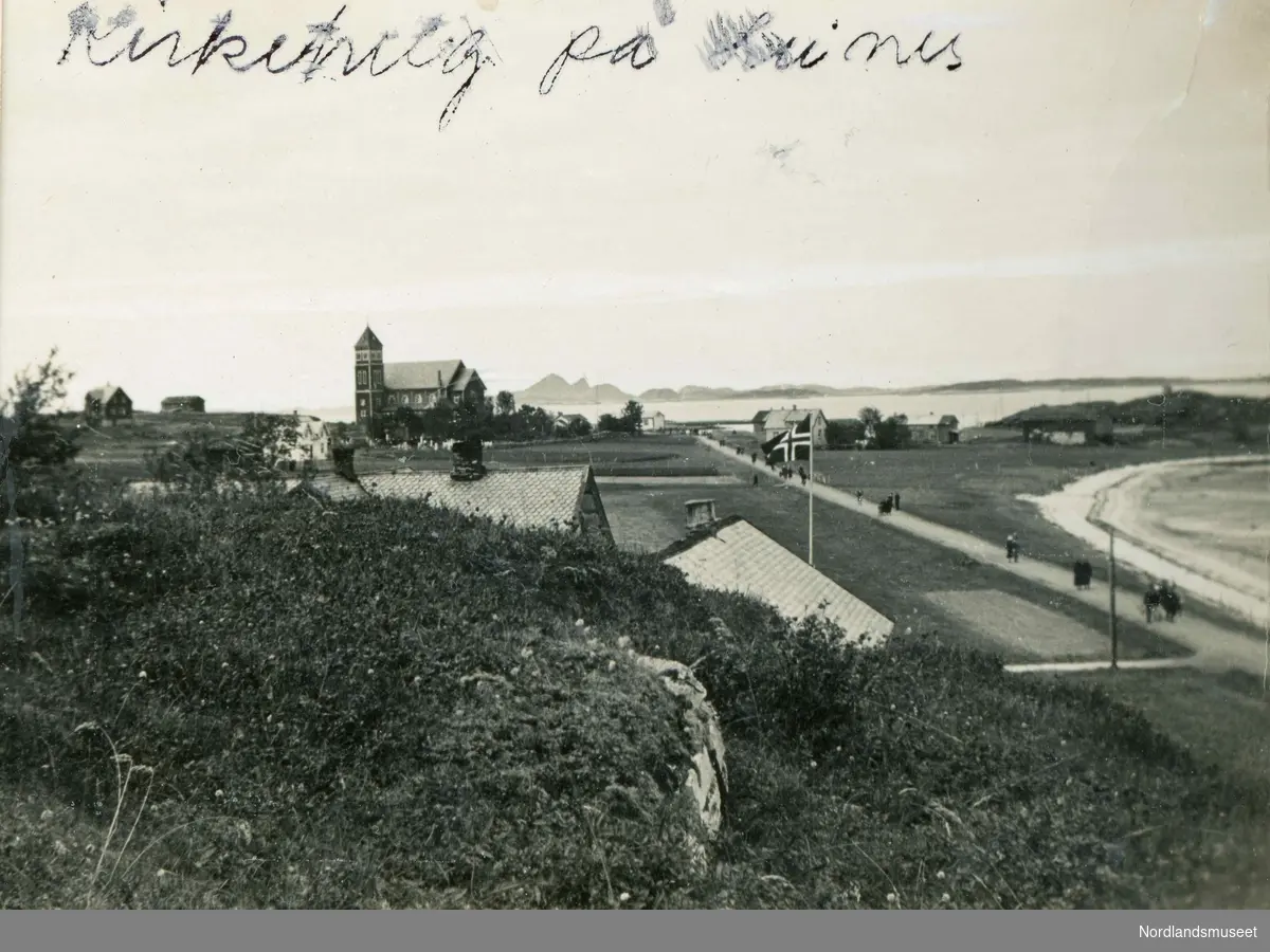 Leiranger kirke. Kirkesøndag på Leines i Leiranger.