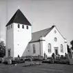 Persnäs kyrka och kyrkogård.