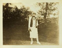 Rødruss Birgit G. Fotografert 1925.
