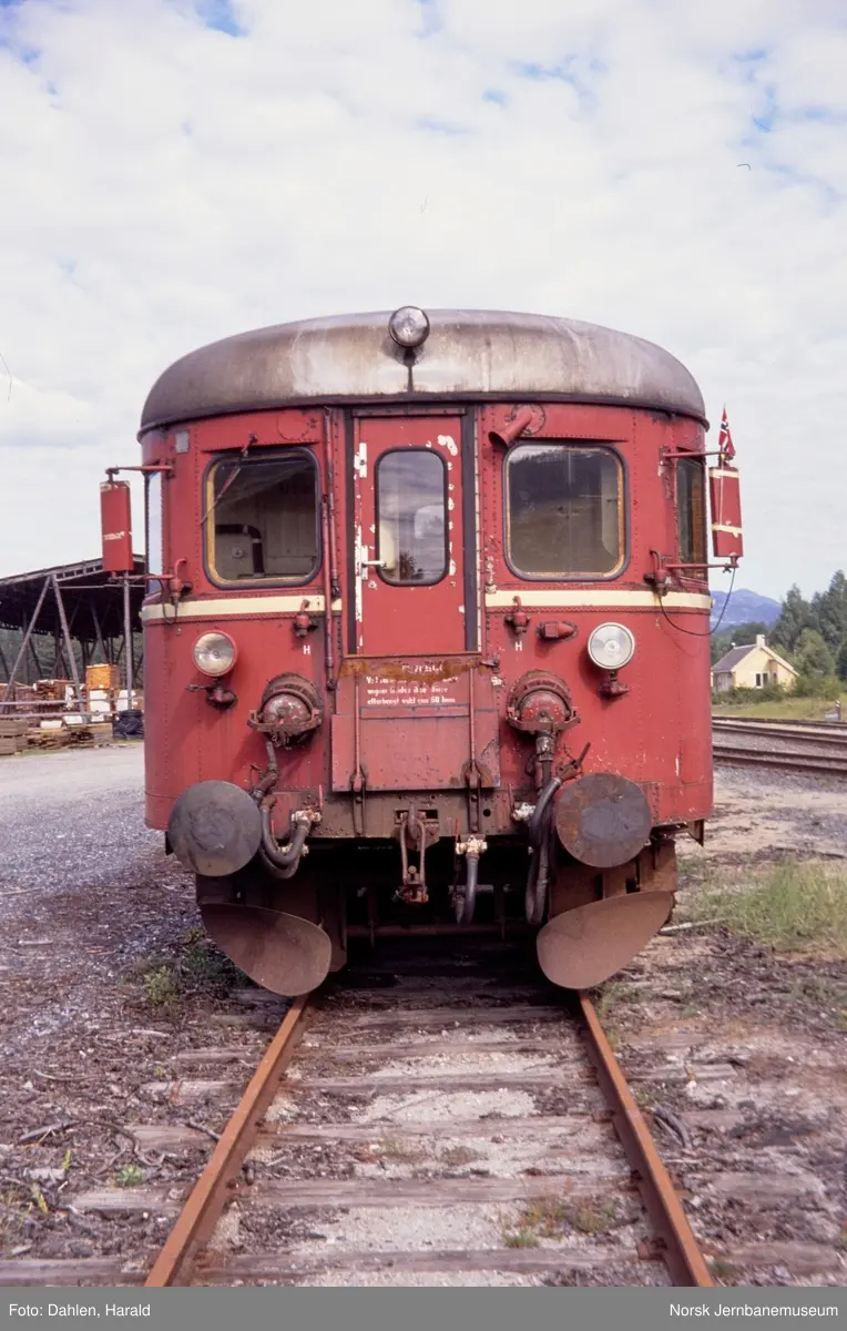 Utrangert styrevogn for dieselmotorvogn litra BFS 86 92 på Flesberg stasjon