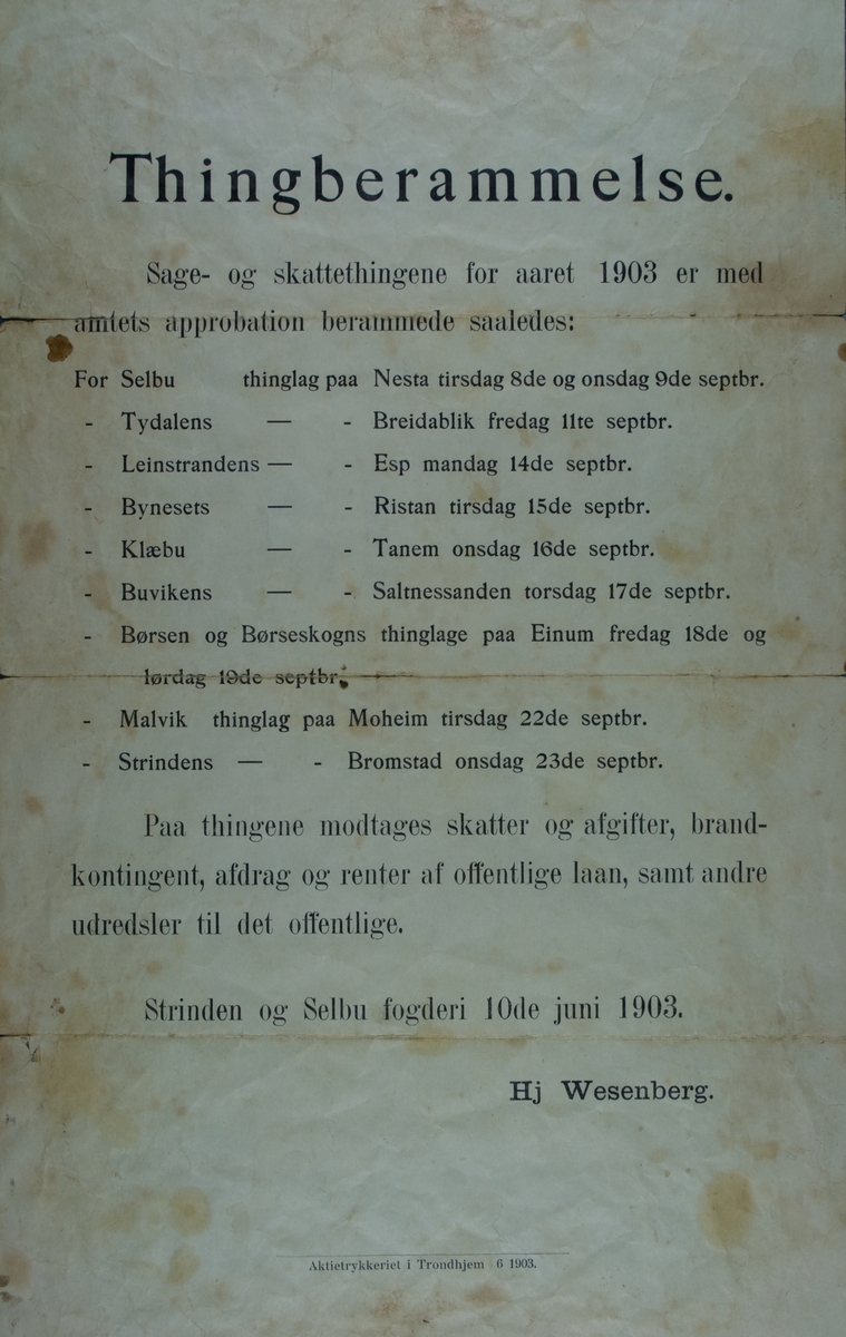 Rektangulært blikkskrin med lokk.
