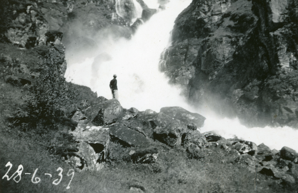 Låtefoss i Hardanger juni 1939.