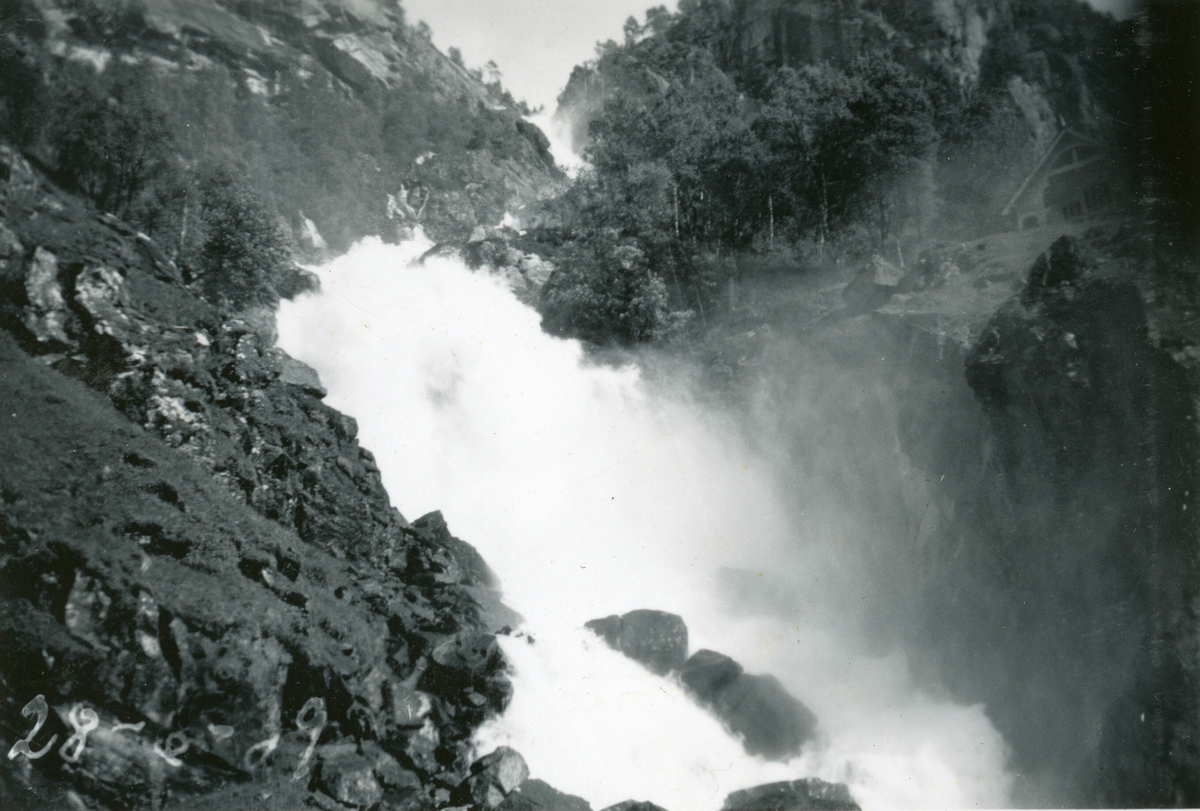 Låtefoss i Hardanger juni 1939.