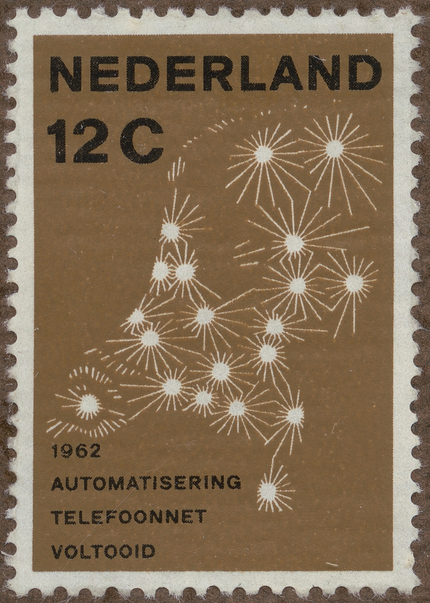 Frimärke ur Gösta Bodmans filatelistiska motivsamling, påbörjad 1950. Frimärke från Nederländerna, 1962. Motiv med Hollands karta i form av telefonnät ": minne av automatiseringen av landets telefonnät 1962."