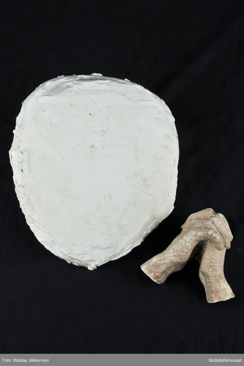 Skulptur av foldede hender