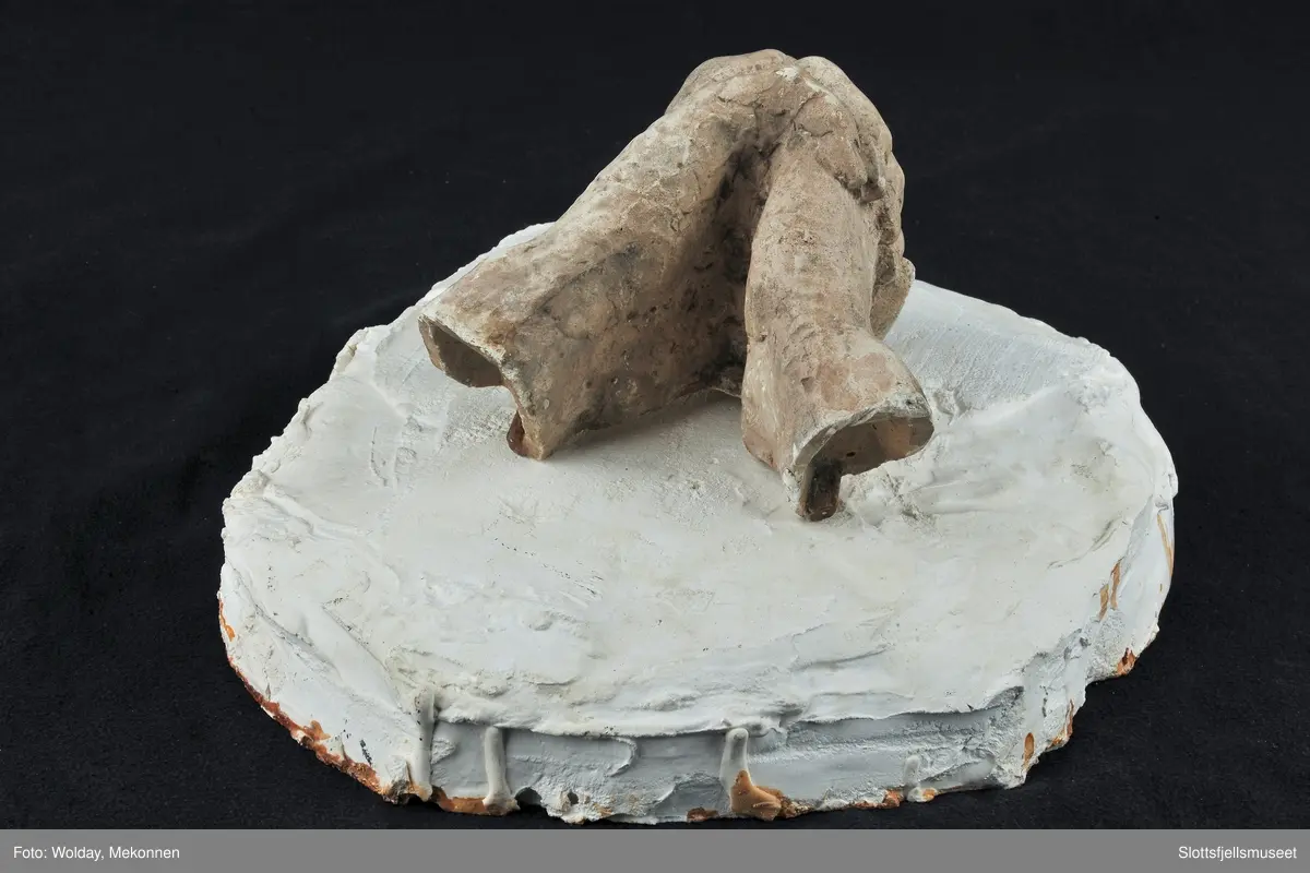 Skulptur av foldede hender