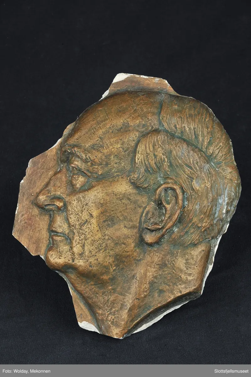 Mann i profil av kong Olav