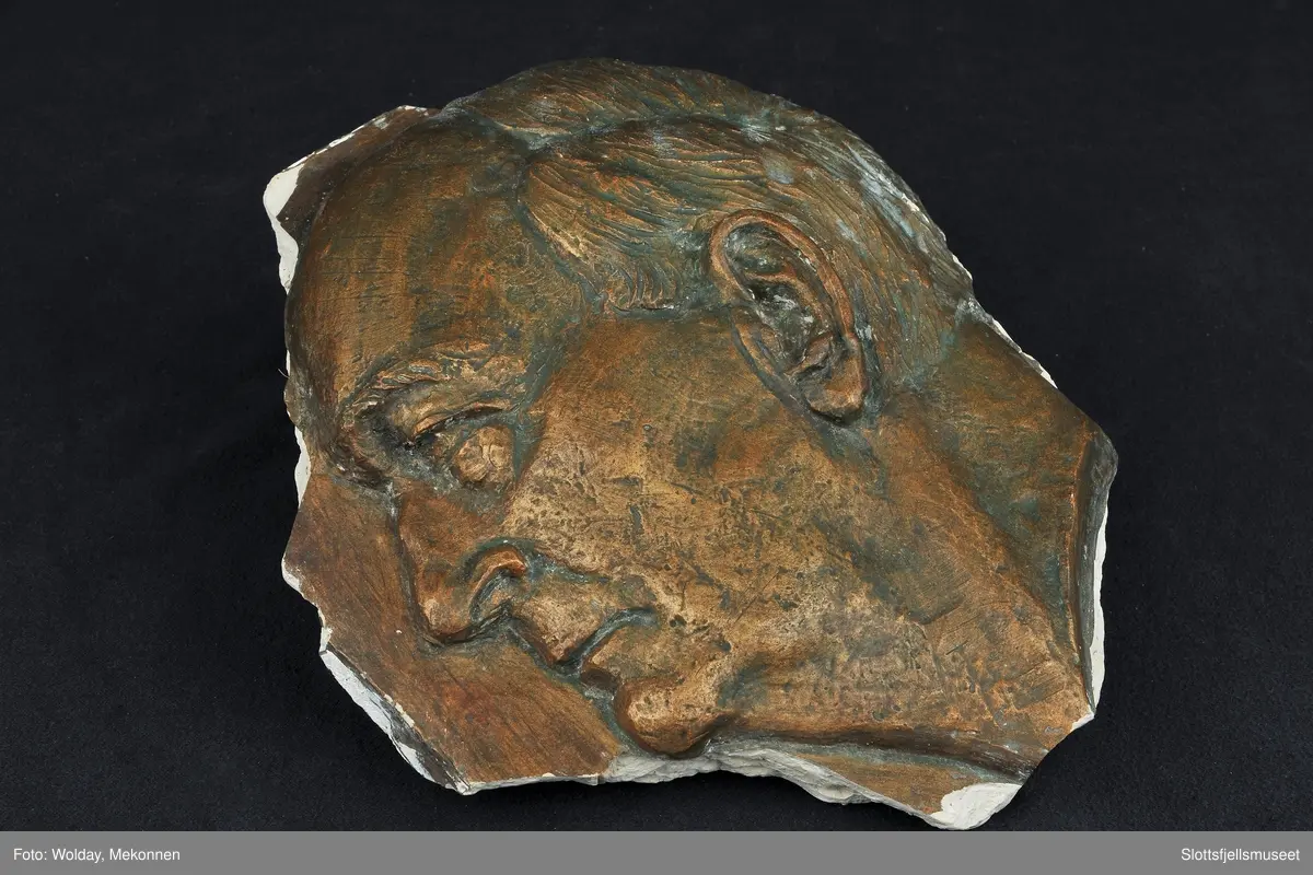 Mann i profil av kong Olav